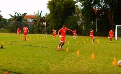Circuitos de entrenamiento físicos con balón y sin balon